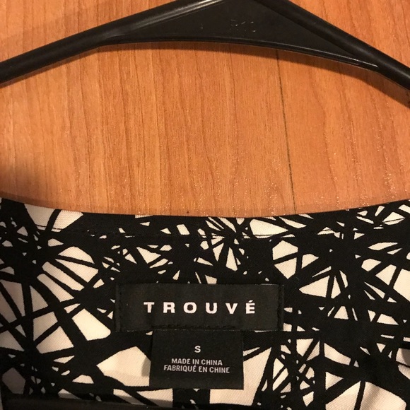 Black and white blouse - Picture 2 of 3